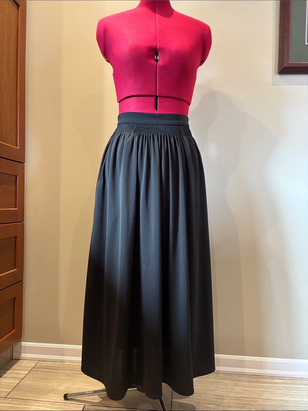 Never Worn ✨ Aritzia Babaton Black Shirred Peasant Skirt with Pockets Sz 2 / XS